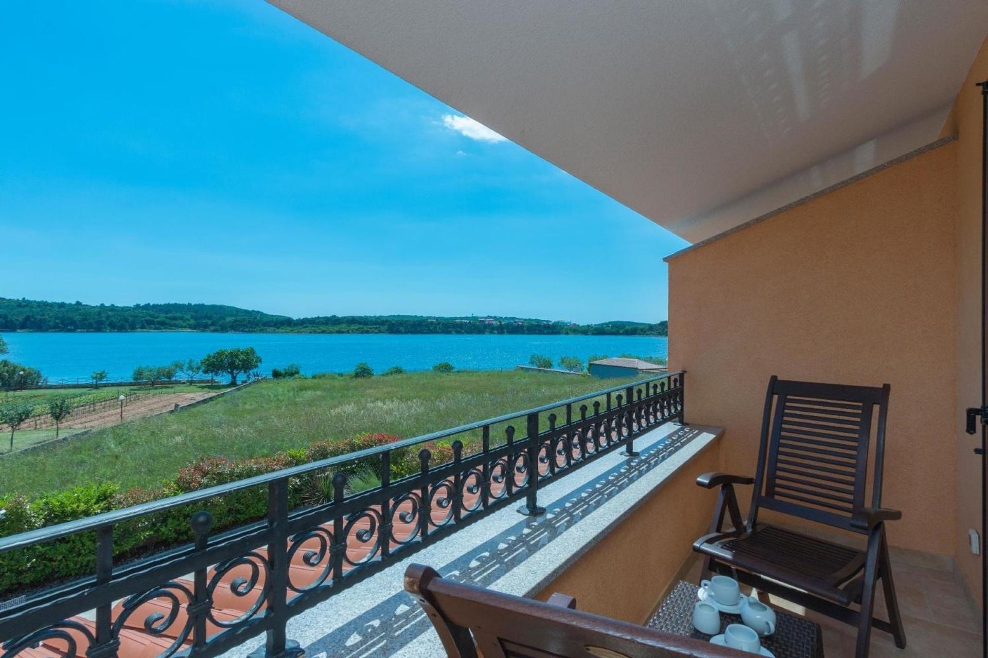 Ferienhaus In Pomer Mit Privatem Beheizten Pool Und Meerblick Ngoại thất bức ảnh